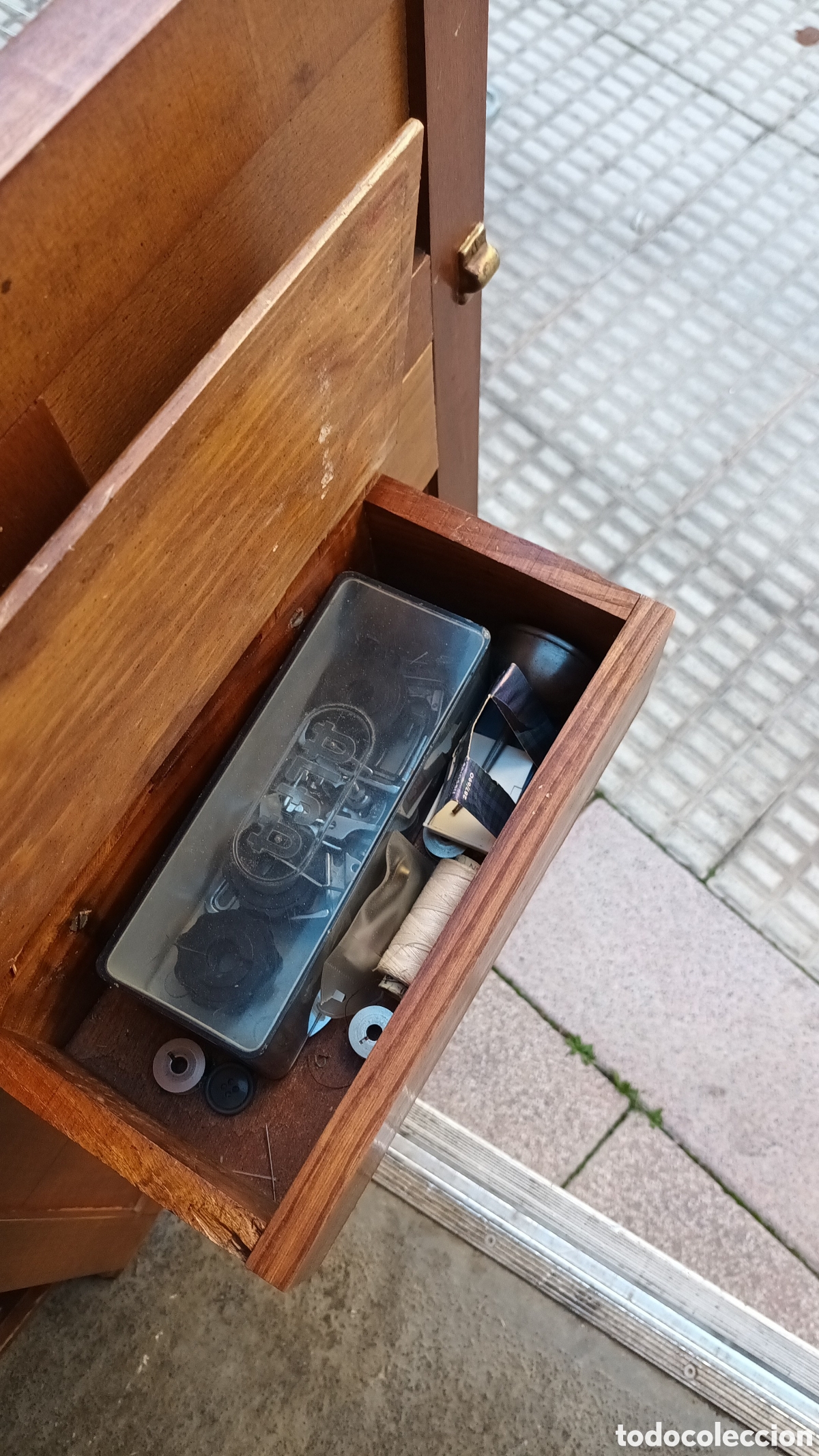 Antig&uuml;edades: m&aacute;quina d coser - Foto 2