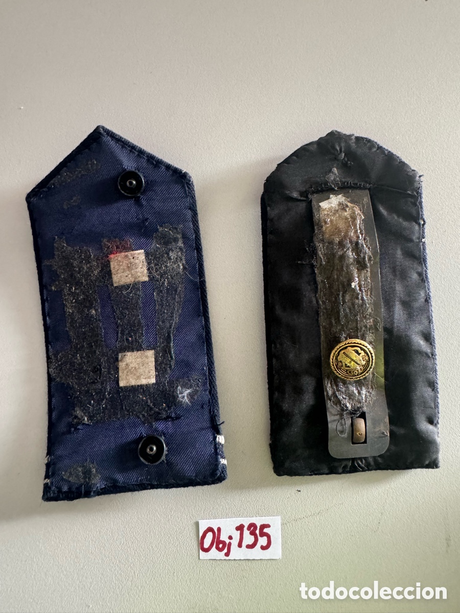 Antig&uuml;edades: Antiguas hombreras - Foto 2