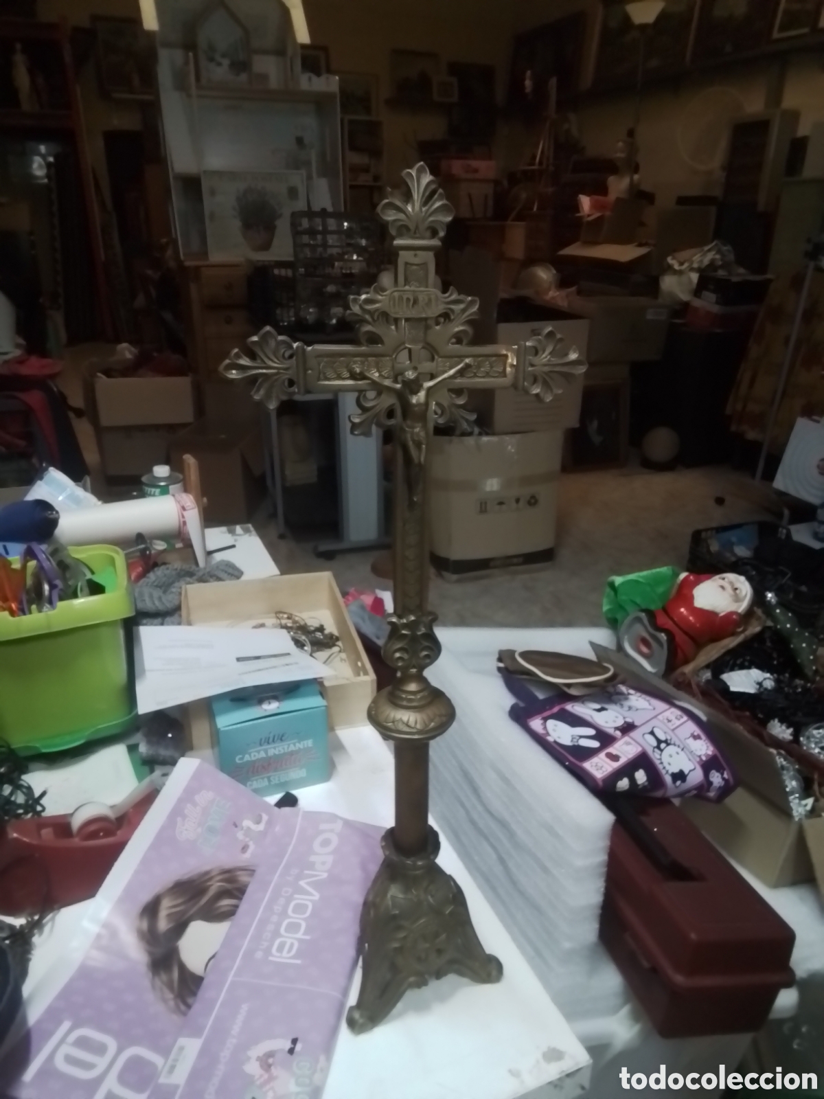 Antig&uuml;edades: Cruz con peana - Foto 1