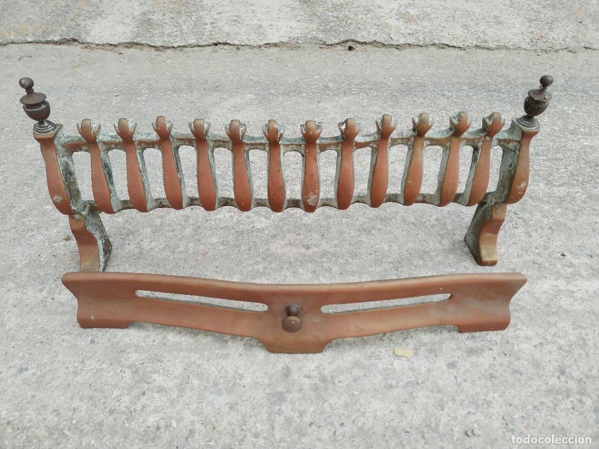 Antig&uuml;edades: rejilla de chimenea en bronce - Foto 1