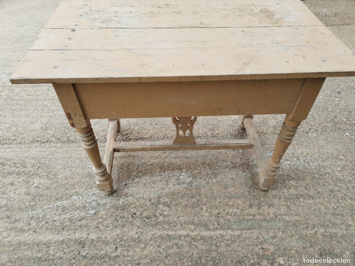 Antig&uuml;edades: mesa antigua repintada - Foto 2