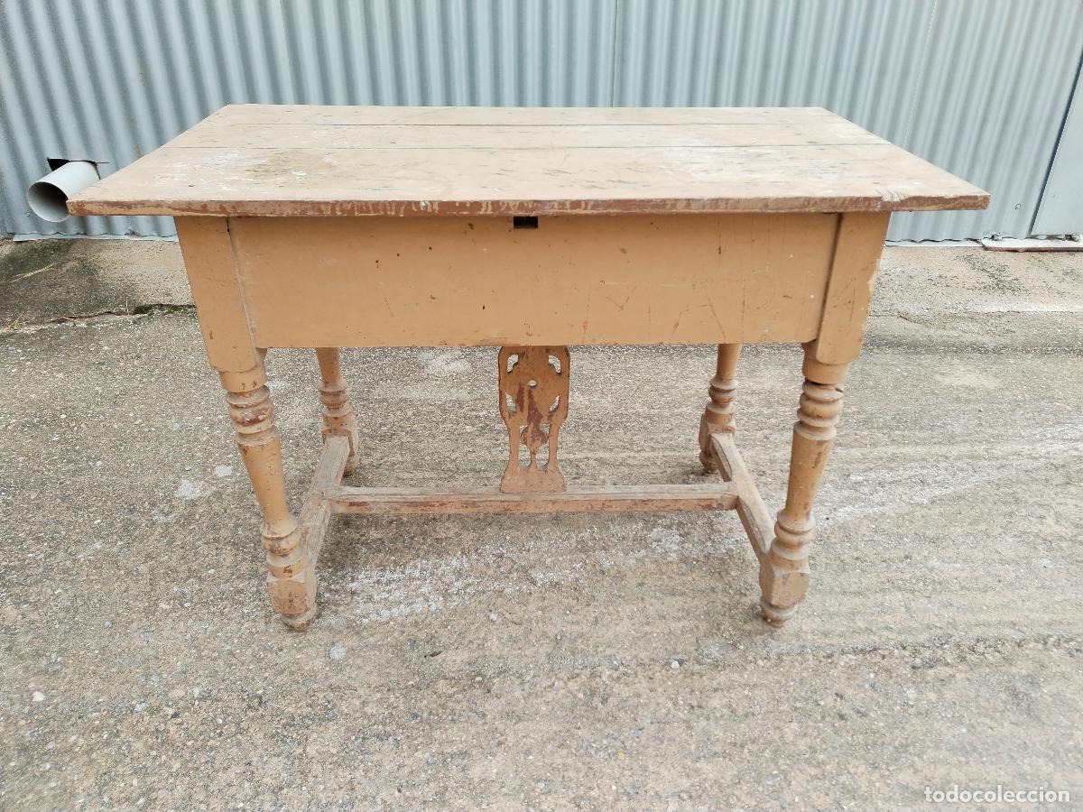 Antig&uuml;edades: mesa antigua repintada - Foto 1