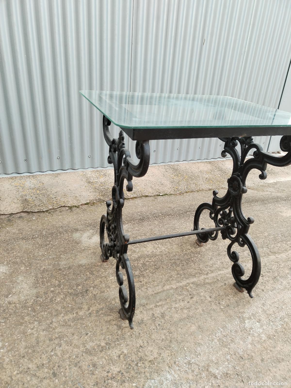 Antig&uuml;edades: mesa de hierro fundido - Foto 2