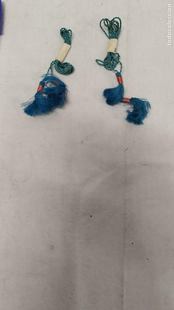 Antig&uuml;edades: 2 Antiguas peque&ntilde;as borlas - Foto 1