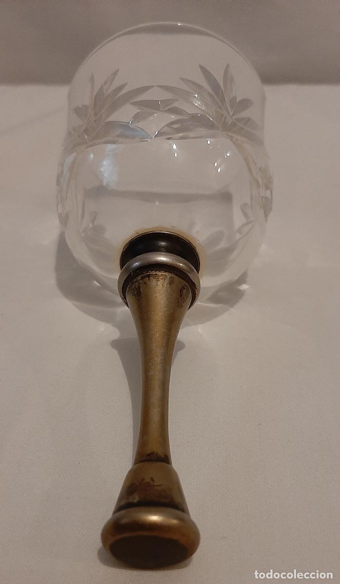 Antig&uuml;edades: Campana de cristal tallado con mango de bronce - Foto 7