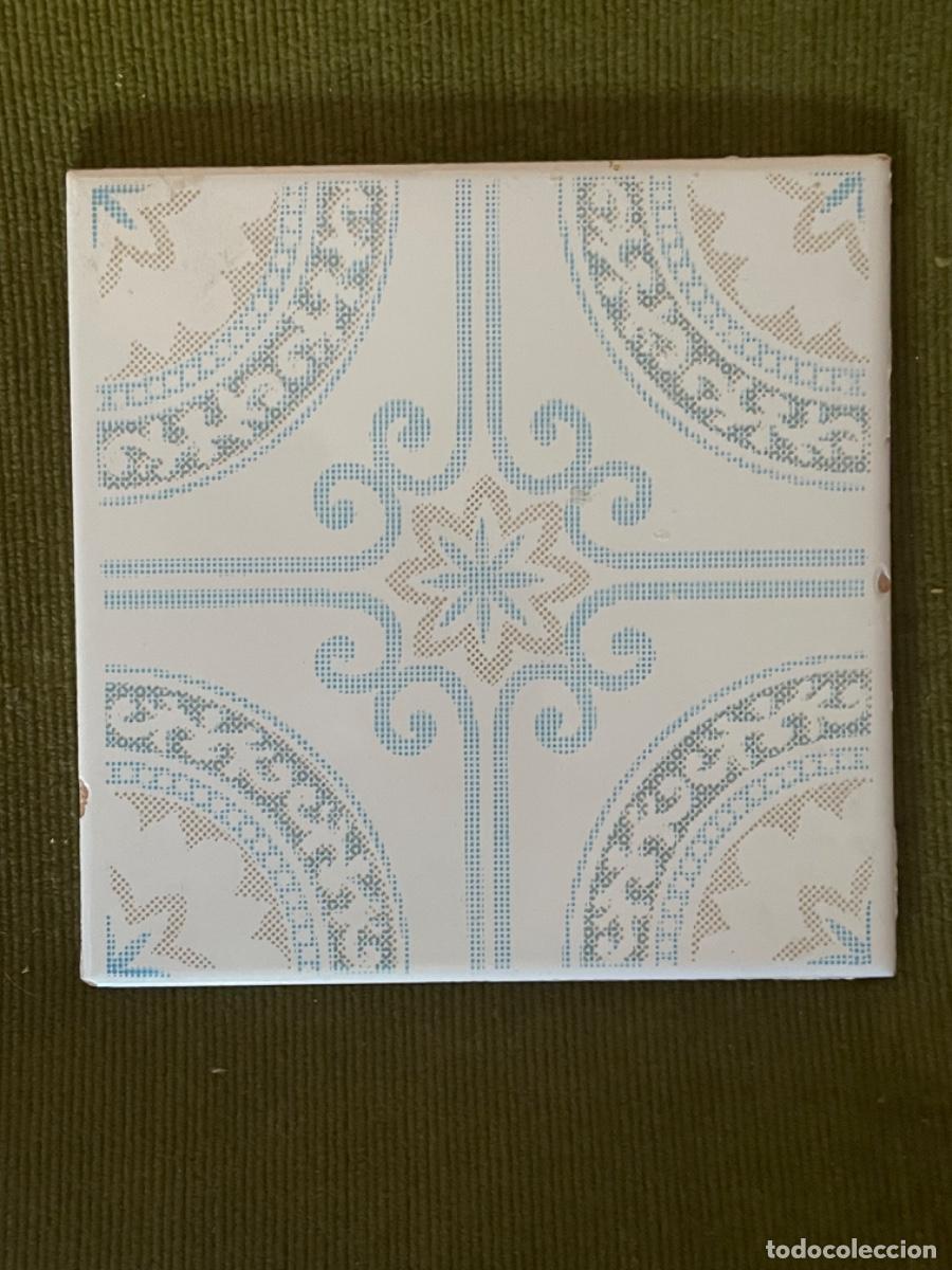 Antig&uuml;edades: Azulejo peque&ntilde;o Alcora - Foto 1