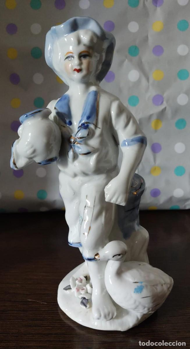 FIGURA DE PORCELANA.
