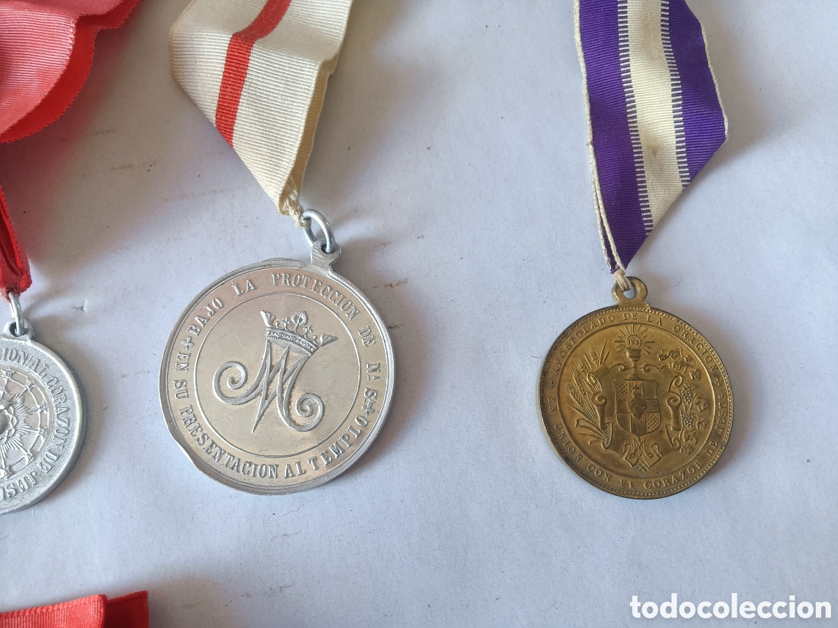 Antig&uuml;edades: Lote de medallas religiosas - Foto 2