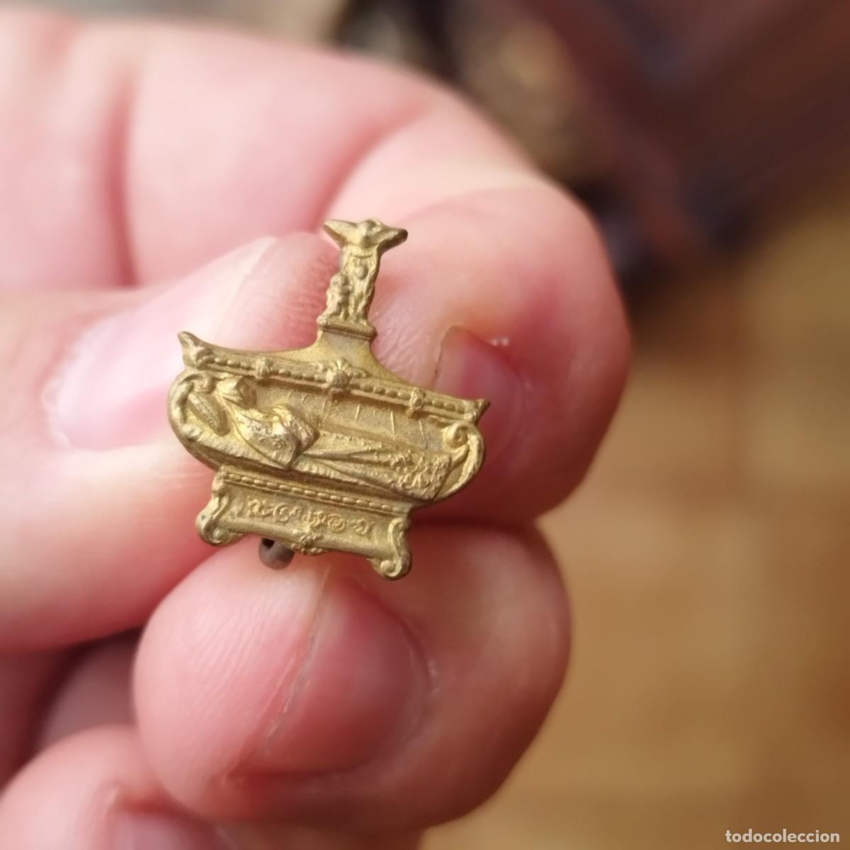 Antig&uuml;edades: Medalla Religiosa Virgen de Agosto - - Foto 1