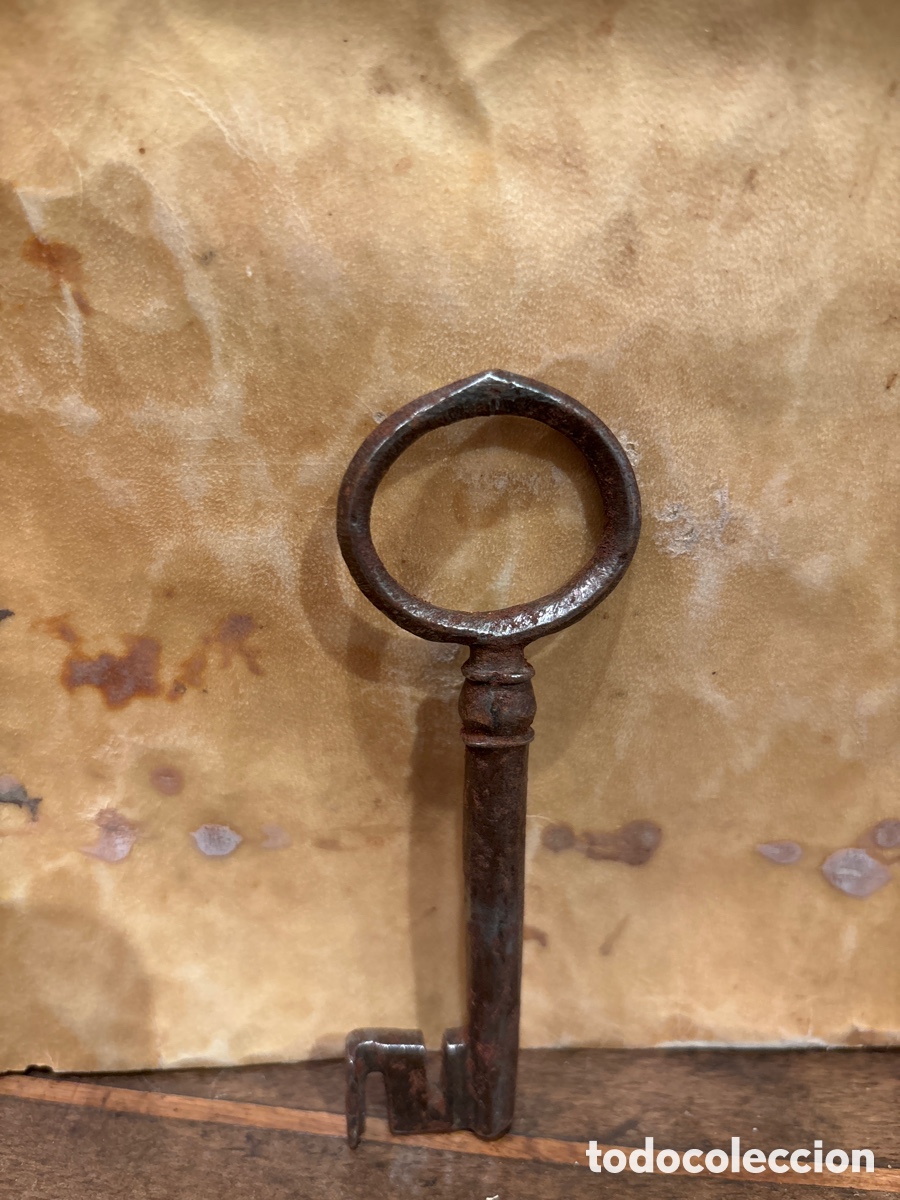 Antig&uuml;edades: Llave de forja Siglo XVII - Foto 2