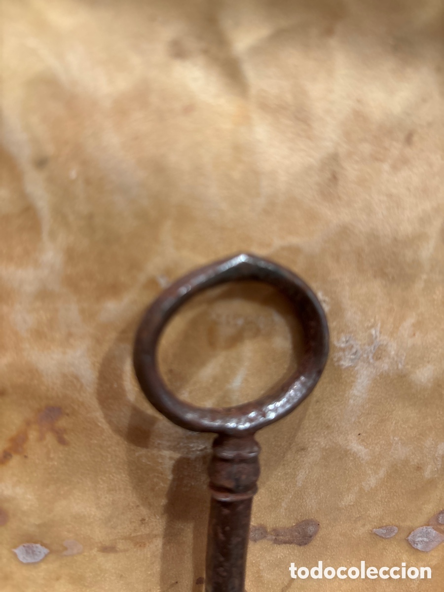 Antig&uuml;edades: Llave de forja Siglo XVII - Foto 3