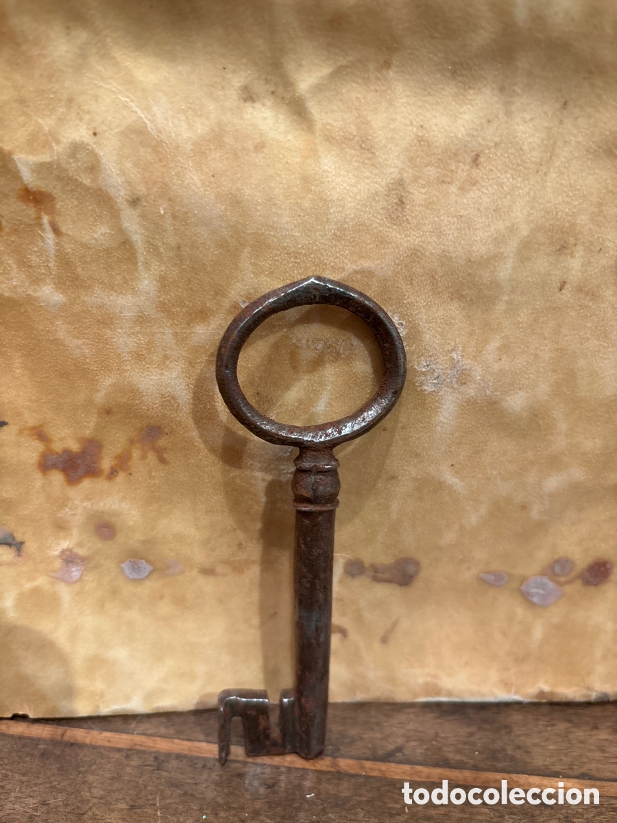 Antig&uuml;edades: Llave de forja Siglo XVII - Foto 1