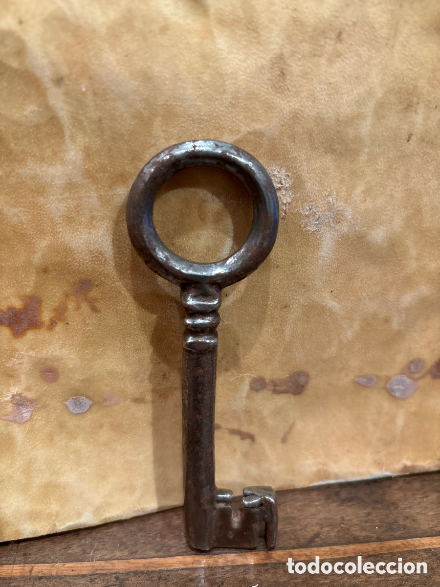 Antig&uuml;edades: Llave de forja siglo XVII - Foto 1