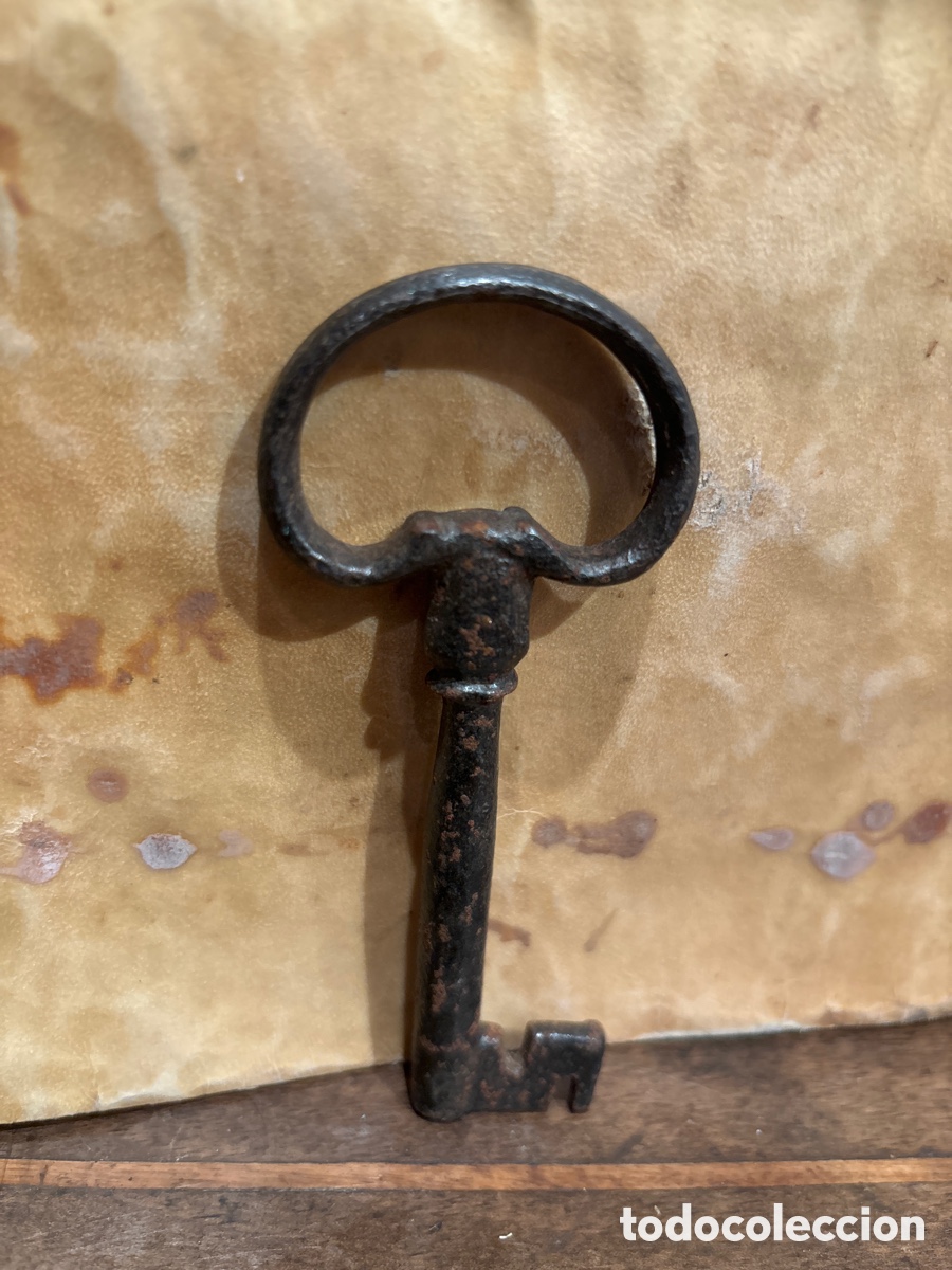 Antig&uuml;edades: Llave de forja siglo XVII - Foto 1