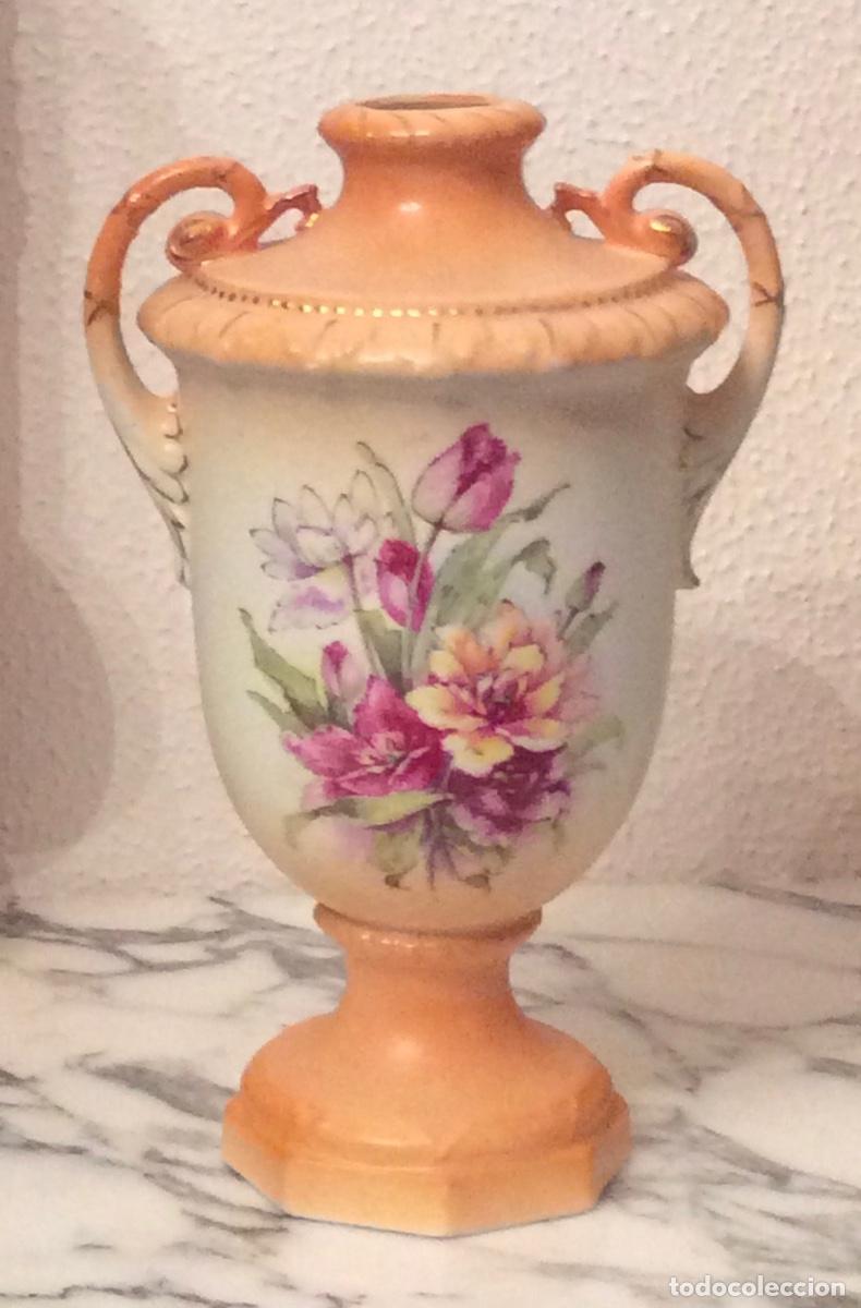 Antig&uuml;edades: ANTIGUO FLORERO DE PORCELANA - Foto 1