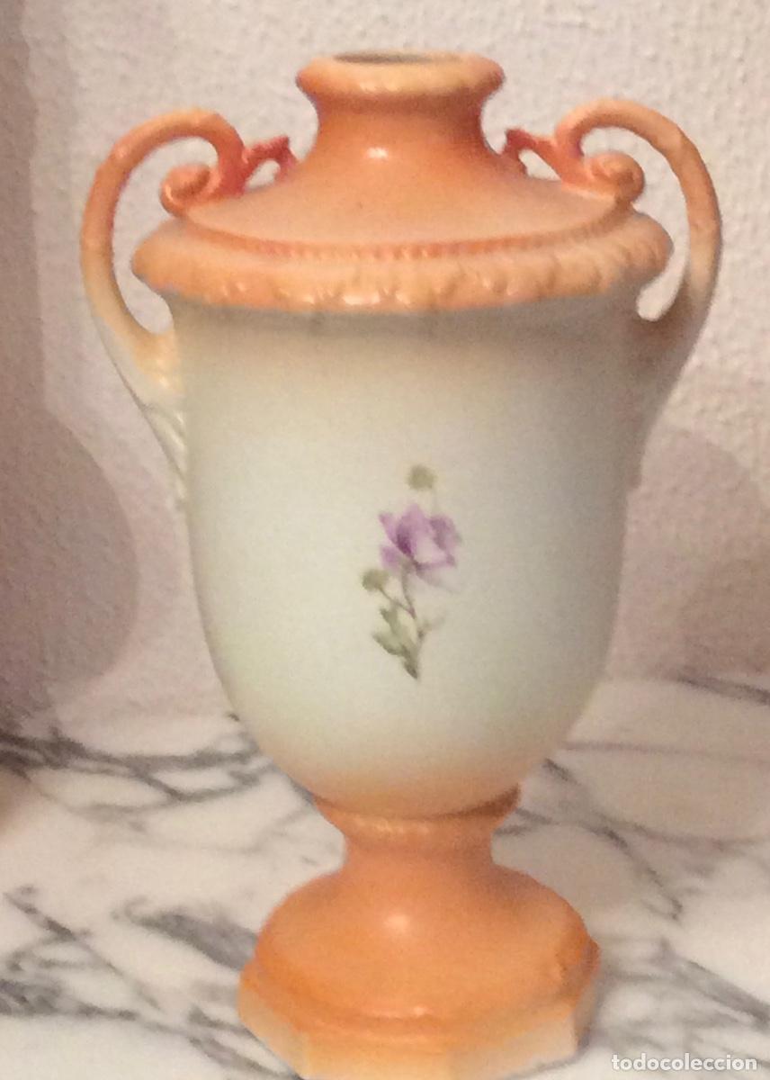 Antig&uuml;edades: ANTIGUO FLORERO DE PORCELANA - Foto 4