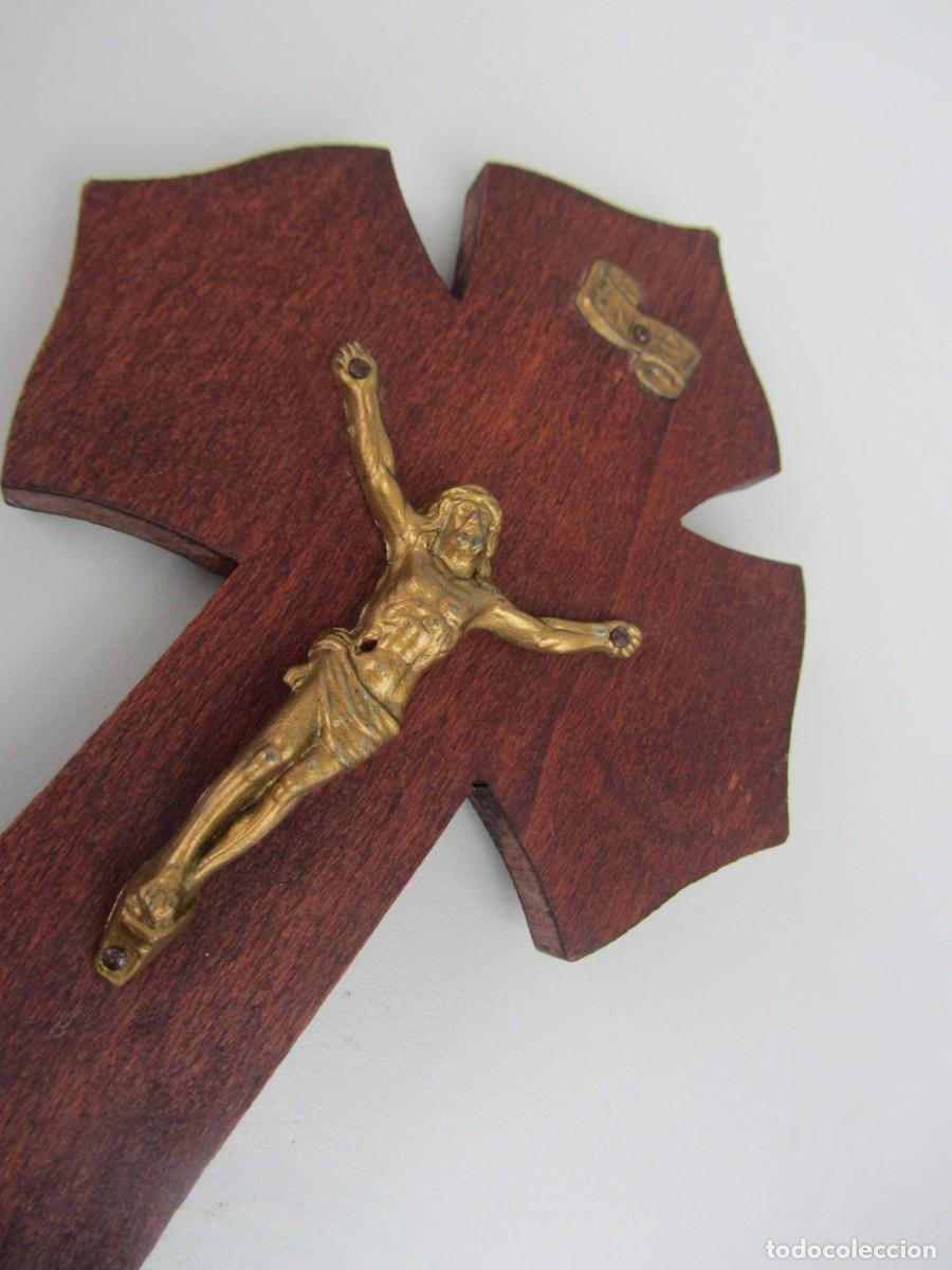 Antig&uuml;edades: Benditera madera y metal 18cm - Foto 3