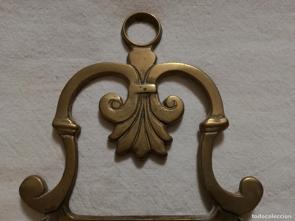 Antig&uuml;edades: ANTIGUA BENDITERA DECORATIVA DE BRONCE / LATON - Foto 3