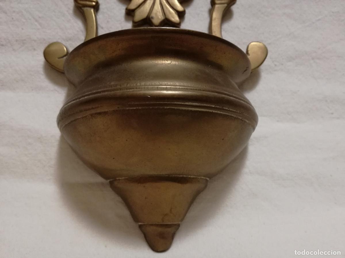 Antig&uuml;edades: ANTIGUA BENDITERA DECORATIVA DE BRONCE / LATON - Foto 4