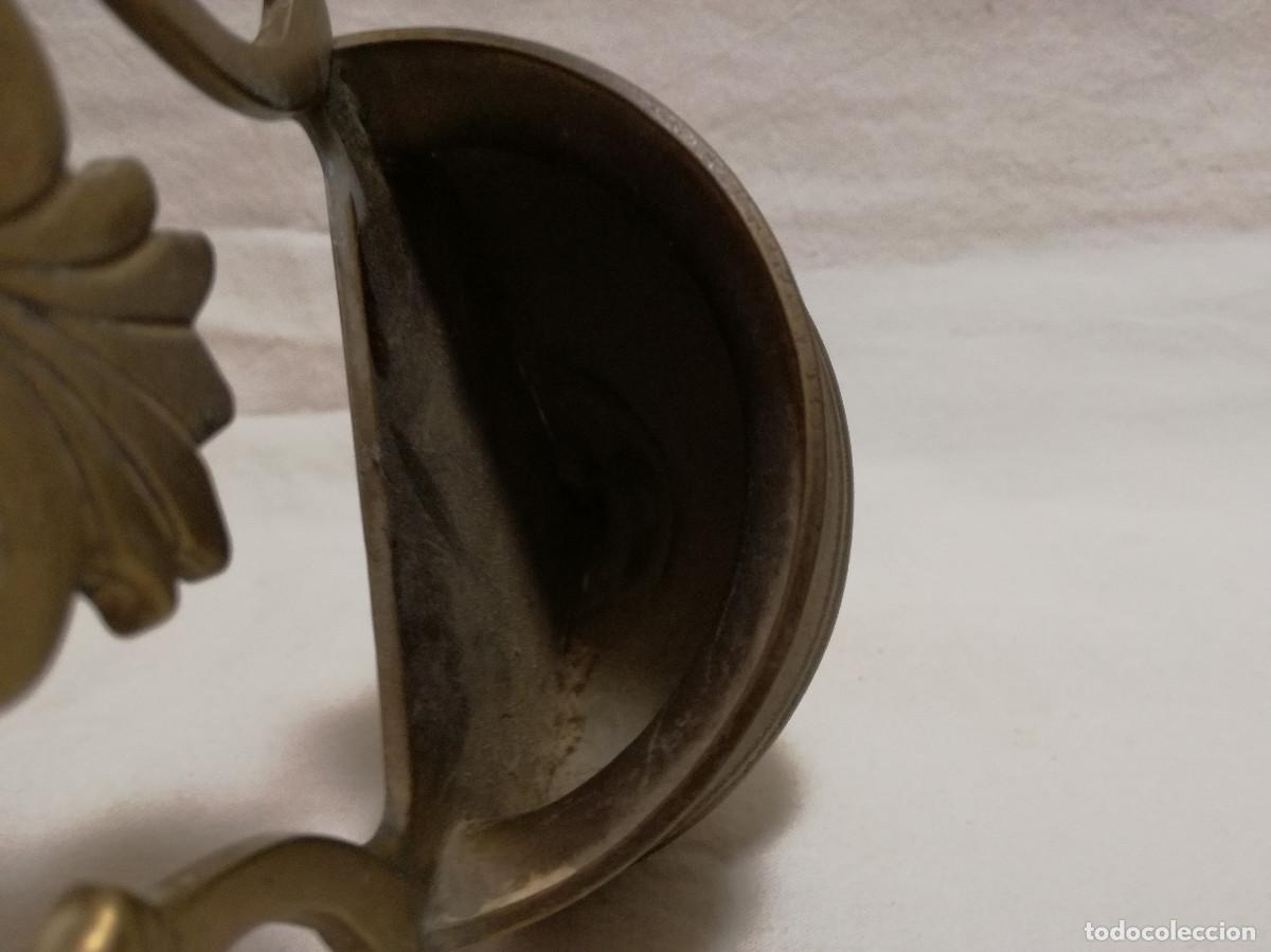 Antig&uuml;edades: ANTIGUA BENDITERA DECORATIVA DE BRONCE / LATON - Foto 9