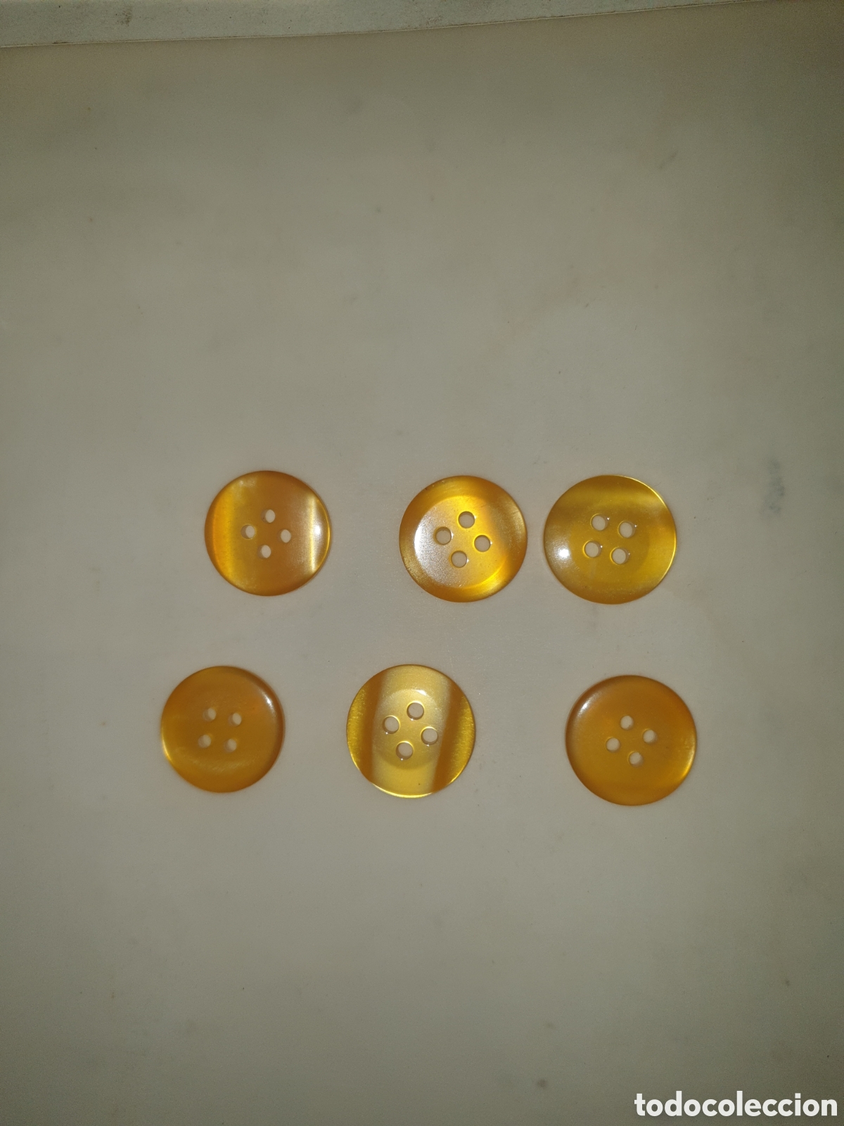 Antig&uuml;edades: 6 BOTONES AMARILLOS - Foto 1