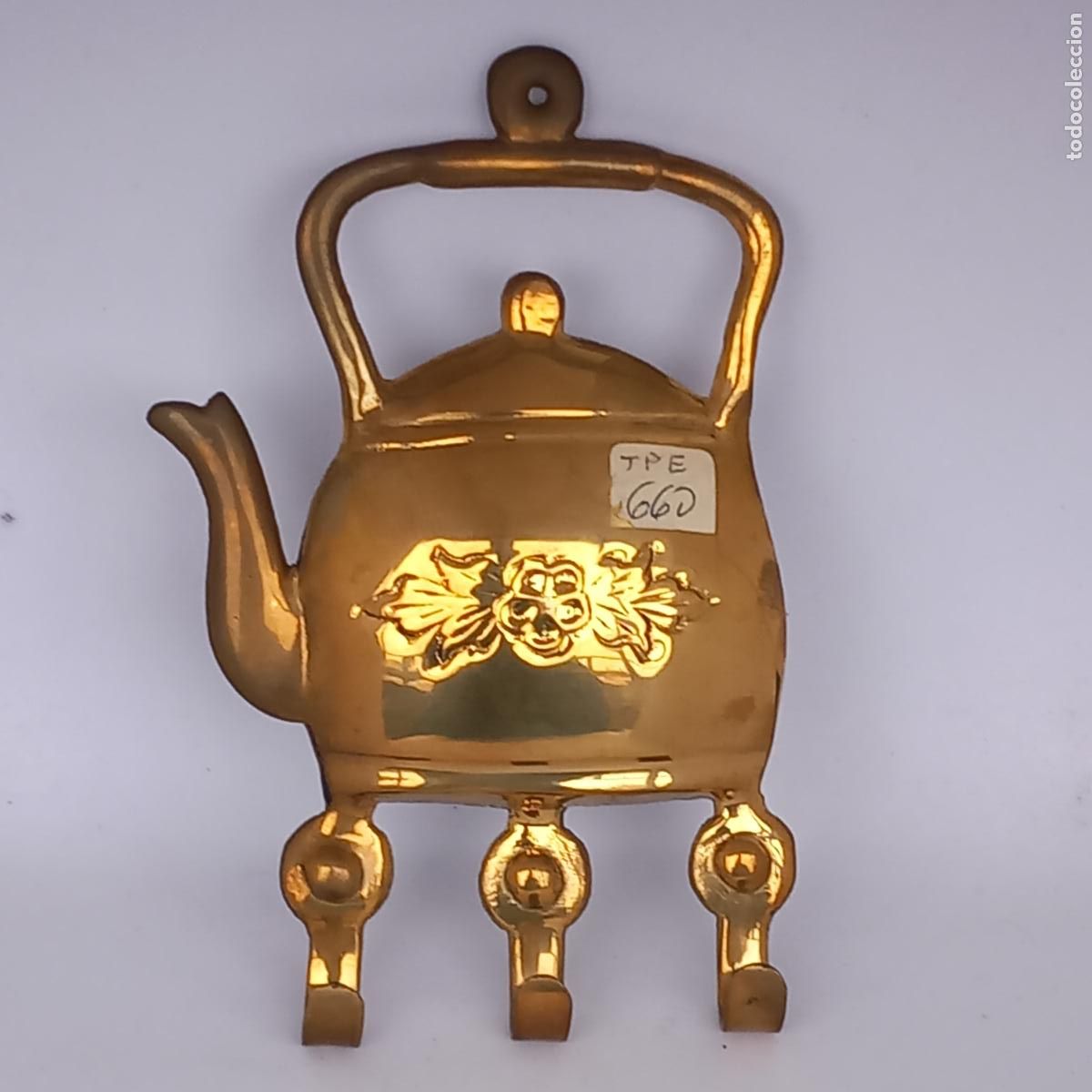 Antig&uuml;edades: Perchero trapos tetera de bronce laton india - Foto 1