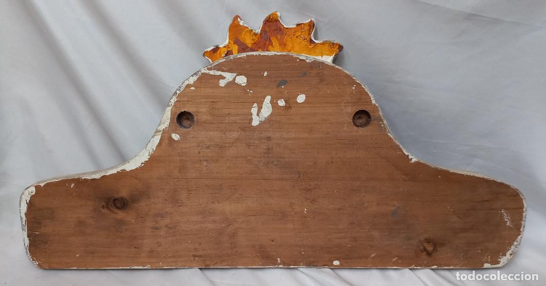 Antig&uuml;edades: ANTIGUO PERCHERO DE PARED EN MADERA DECORADO CON SOL DE 4 PERCHAS - Foto 2