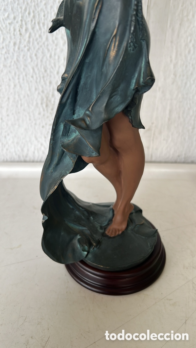 Antig&uuml;edades: FIGURA DAMA PELO AL VIENTO - Foto 3