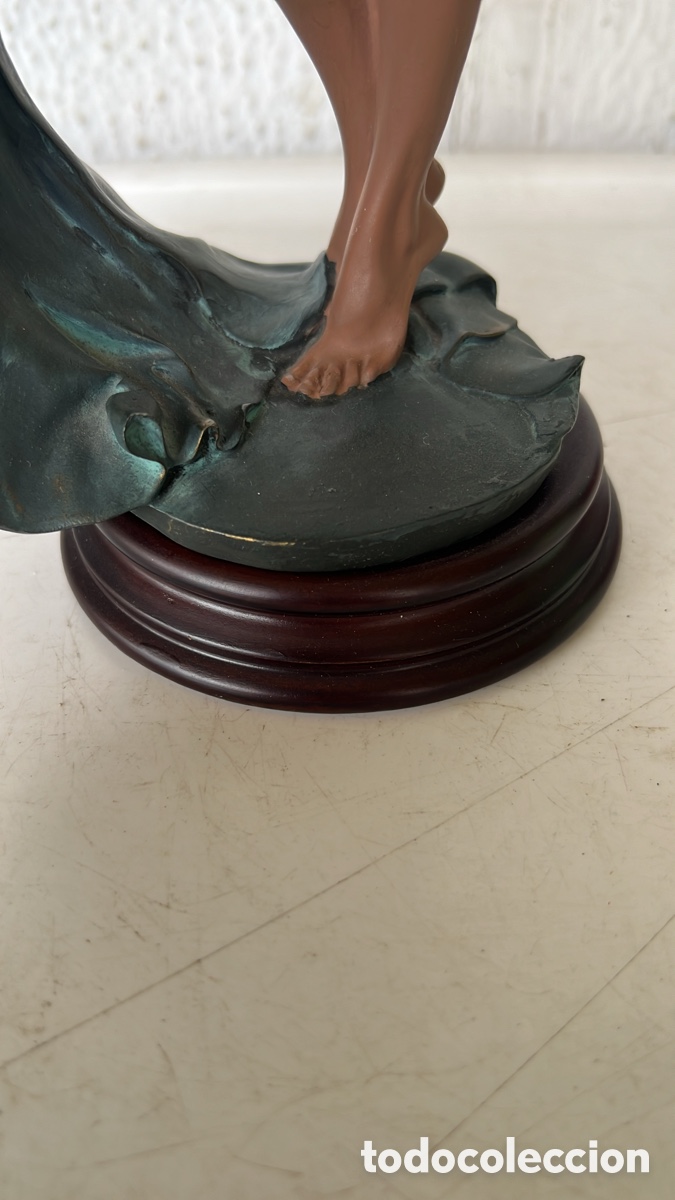 Antig&uuml;edades: FIGURA DAMA PELO AL VIENTO - Foto 4