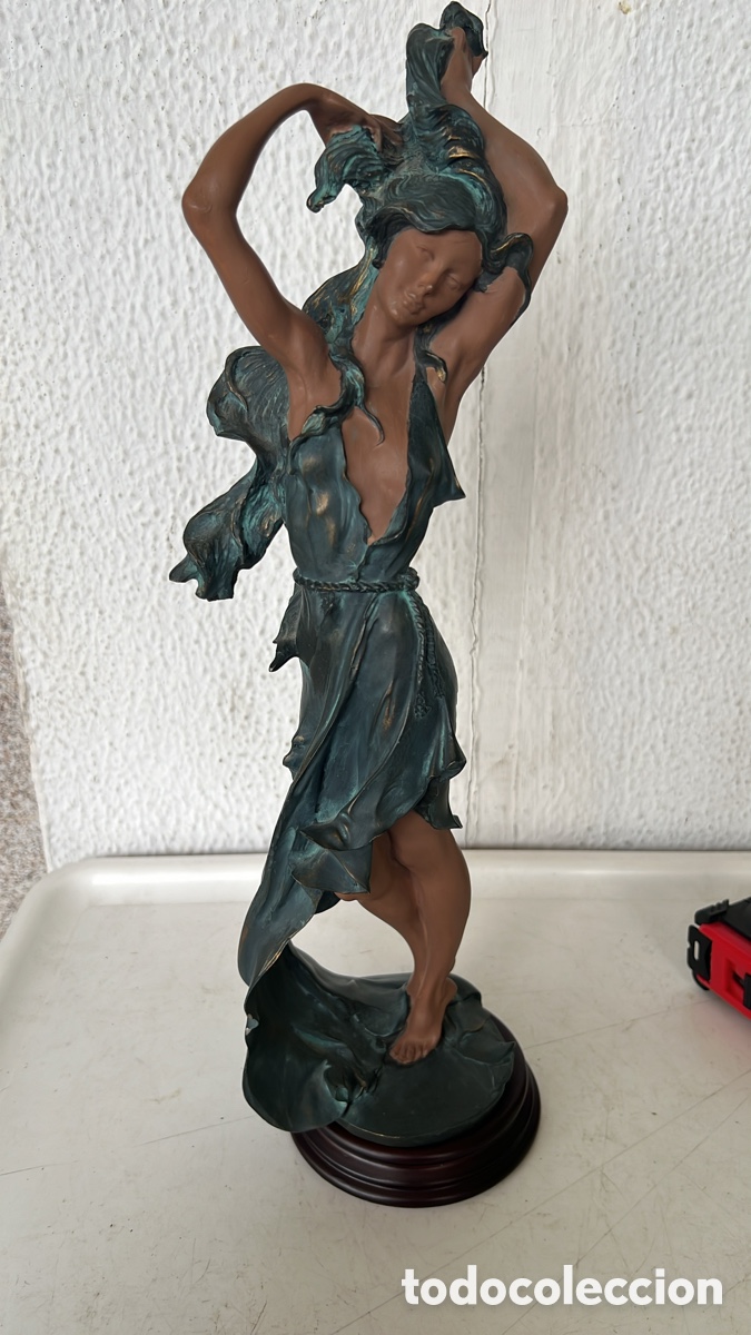 Antig&uuml;edades: FIGURA DAMA PELO AL VIENTO - Foto 1