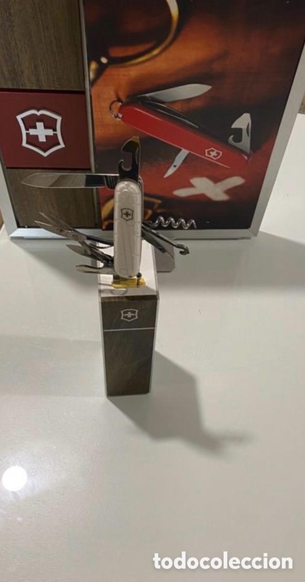 Antig&uuml;edades: Expositor Victorinox - Foto 1