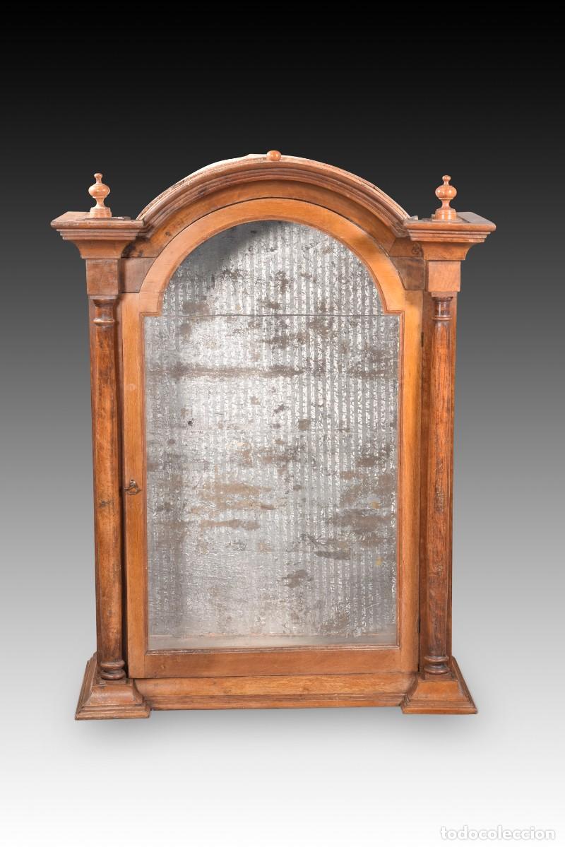 Antig&uuml;edades: Capilla. Madera de caoba. Siglo XIX. - Foto 2