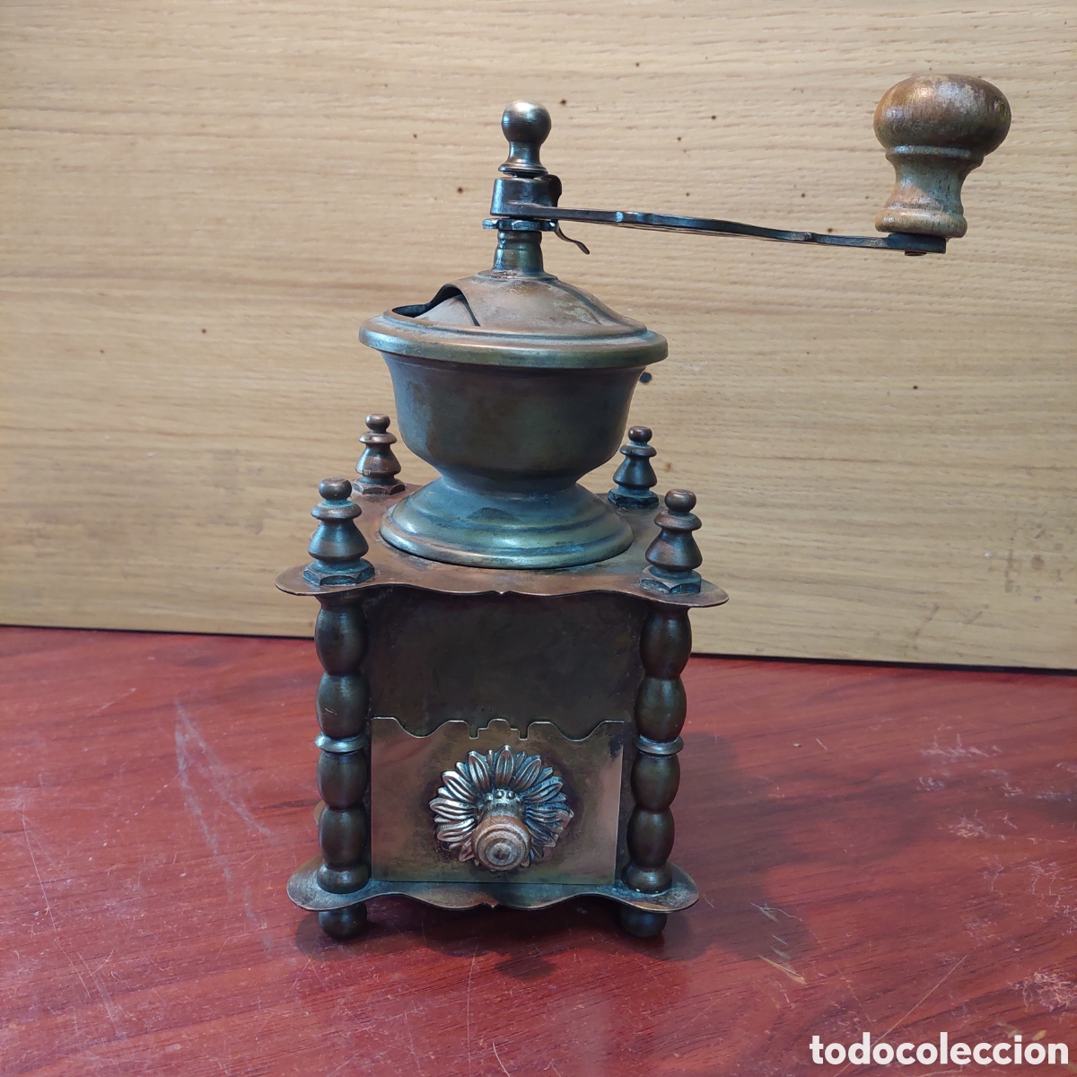Antiguidades: Molinillo de broce restau.