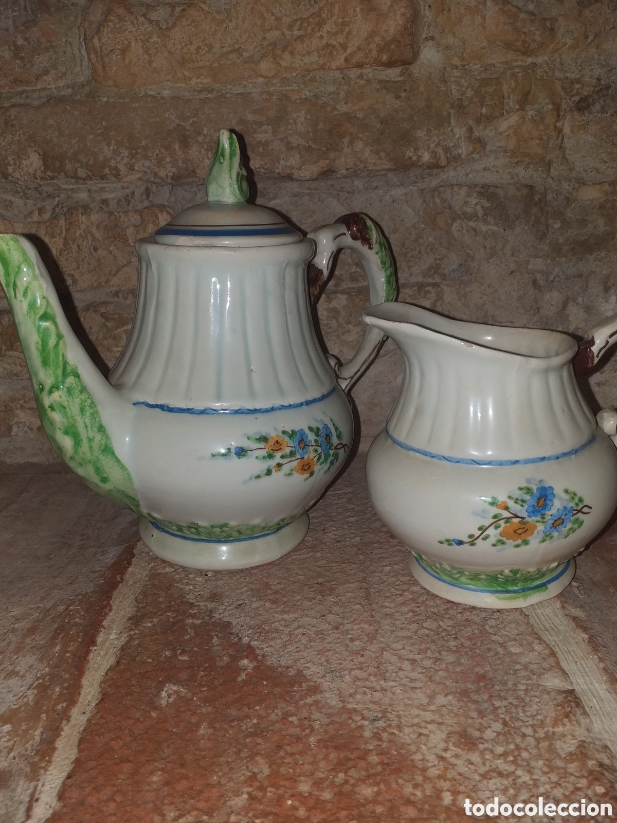 Antig&uuml;edades: Tetera porcelana y jarrita - Foto 1
