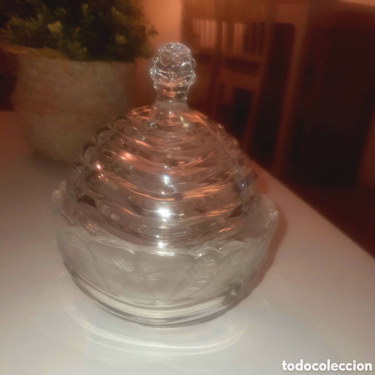 Antig&uuml;edades: Antigua bombonera de cristal - Foto 1