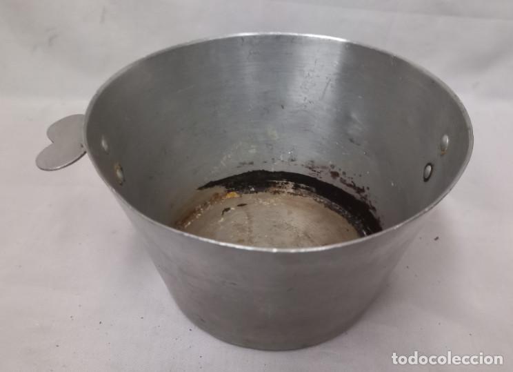 Antig&uuml;edades: ANTIGUO MOLDE DE ALUMINIO PARA FLANES - Foto 1