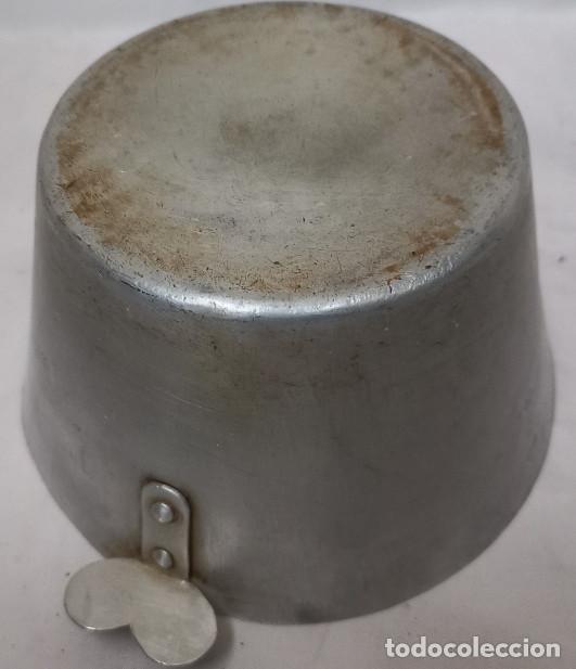 Antig&uuml;edades: ANTIGUO MOLDE DE ALUMINIO PARA FLANES - Foto 2