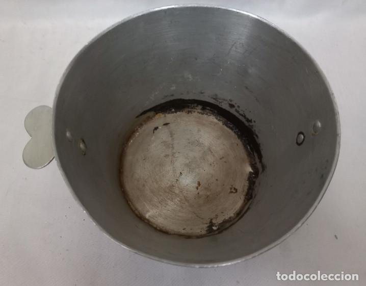 Antig&uuml;edades: ANTIGUO MOLDE DE ALUMINIO PARA FLANES - Foto 3