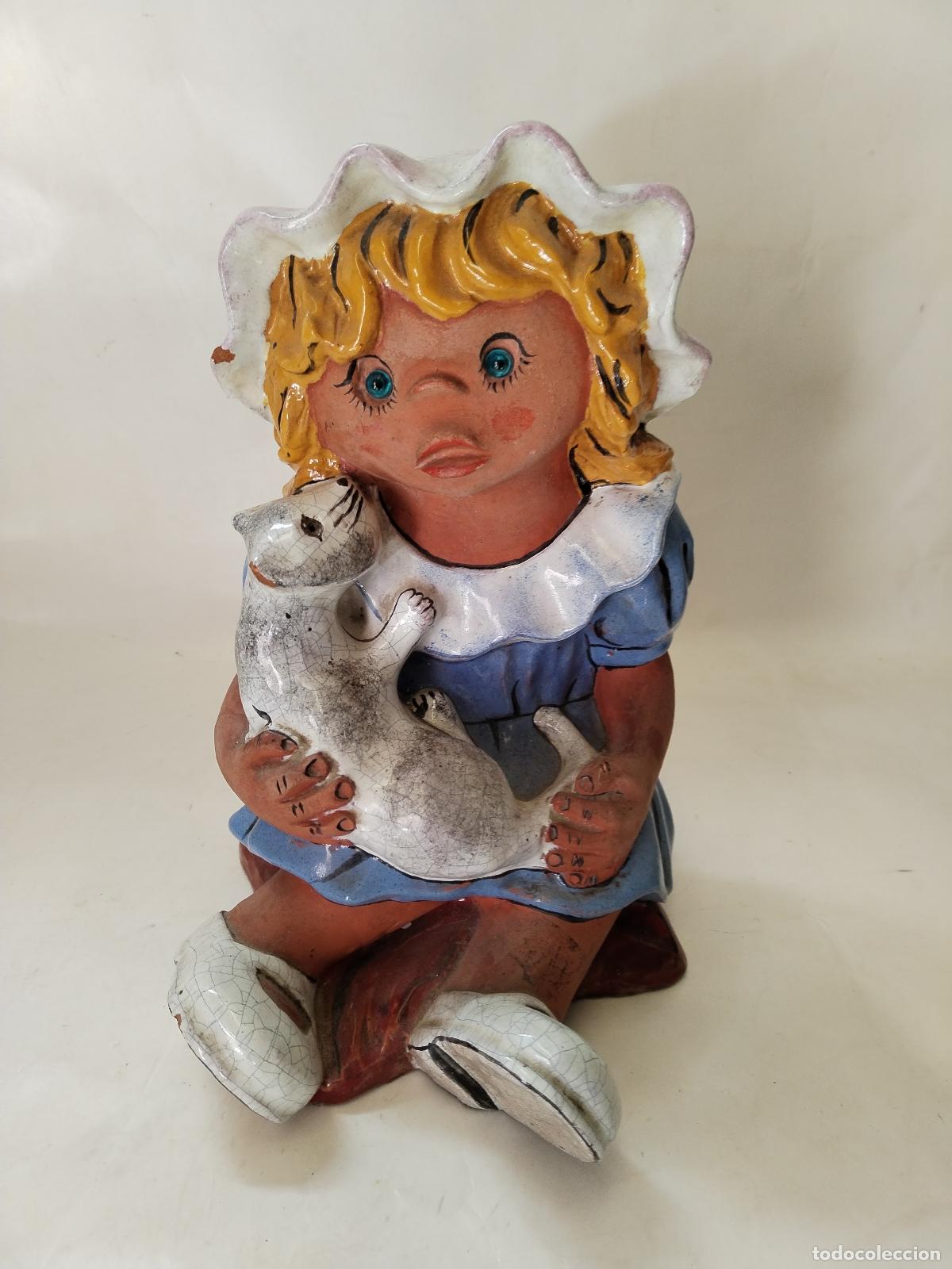 Antig&uuml;edades: ni&ntilde;a con gato en terracota - Foto 1