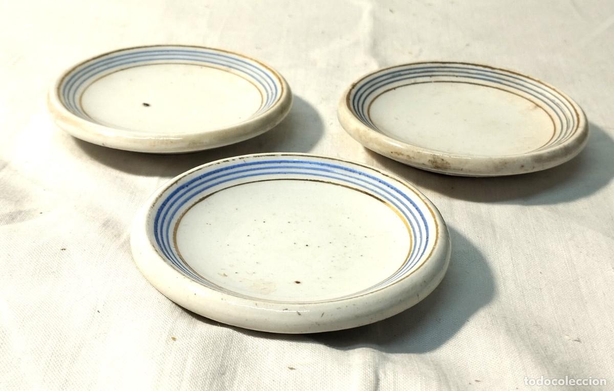 Antig&uuml;edades: LOTE DE 3 PLATOS PEQUE&Ntilde;OS DE LOZA CON ORLA - Foto 7