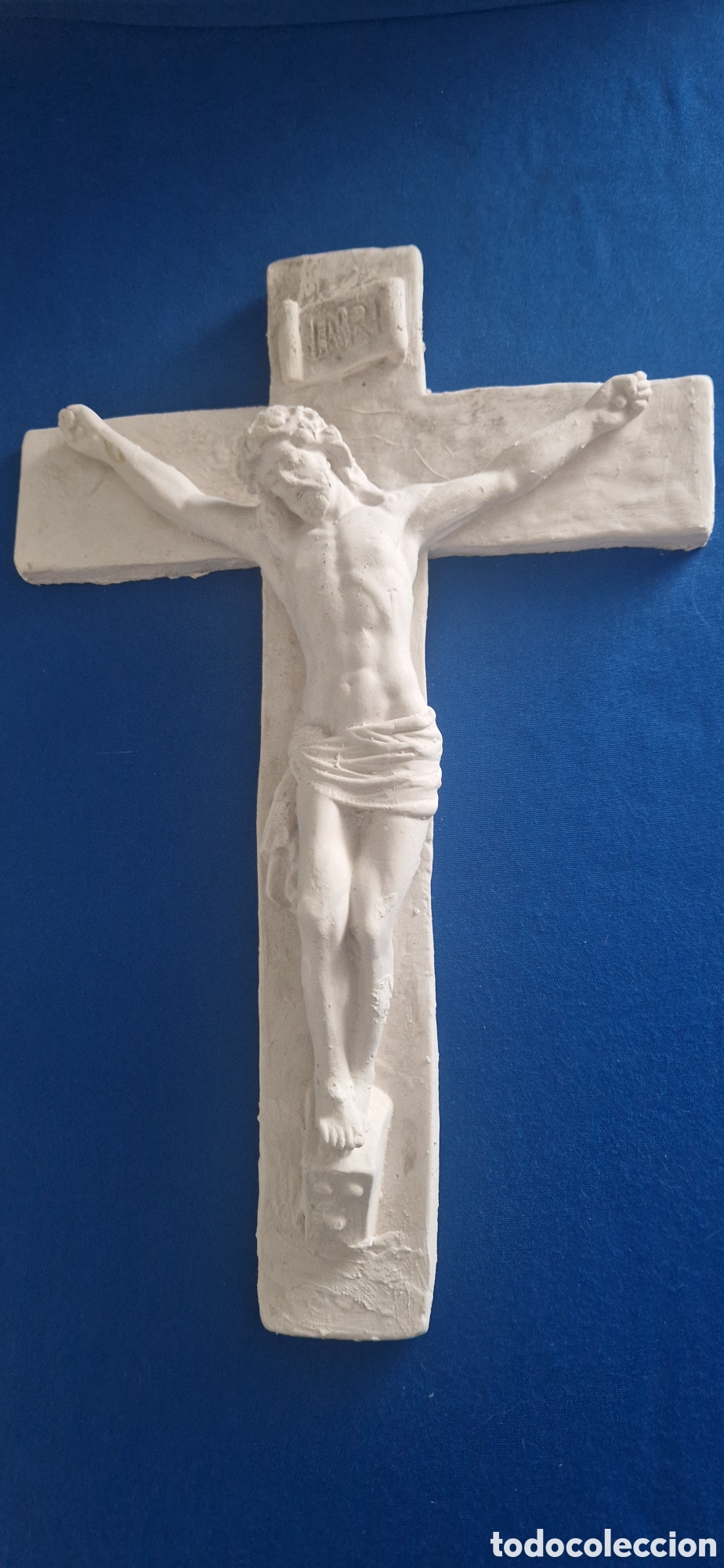 Antig&uuml;edades: Crucifijo de escayola - Foto 1