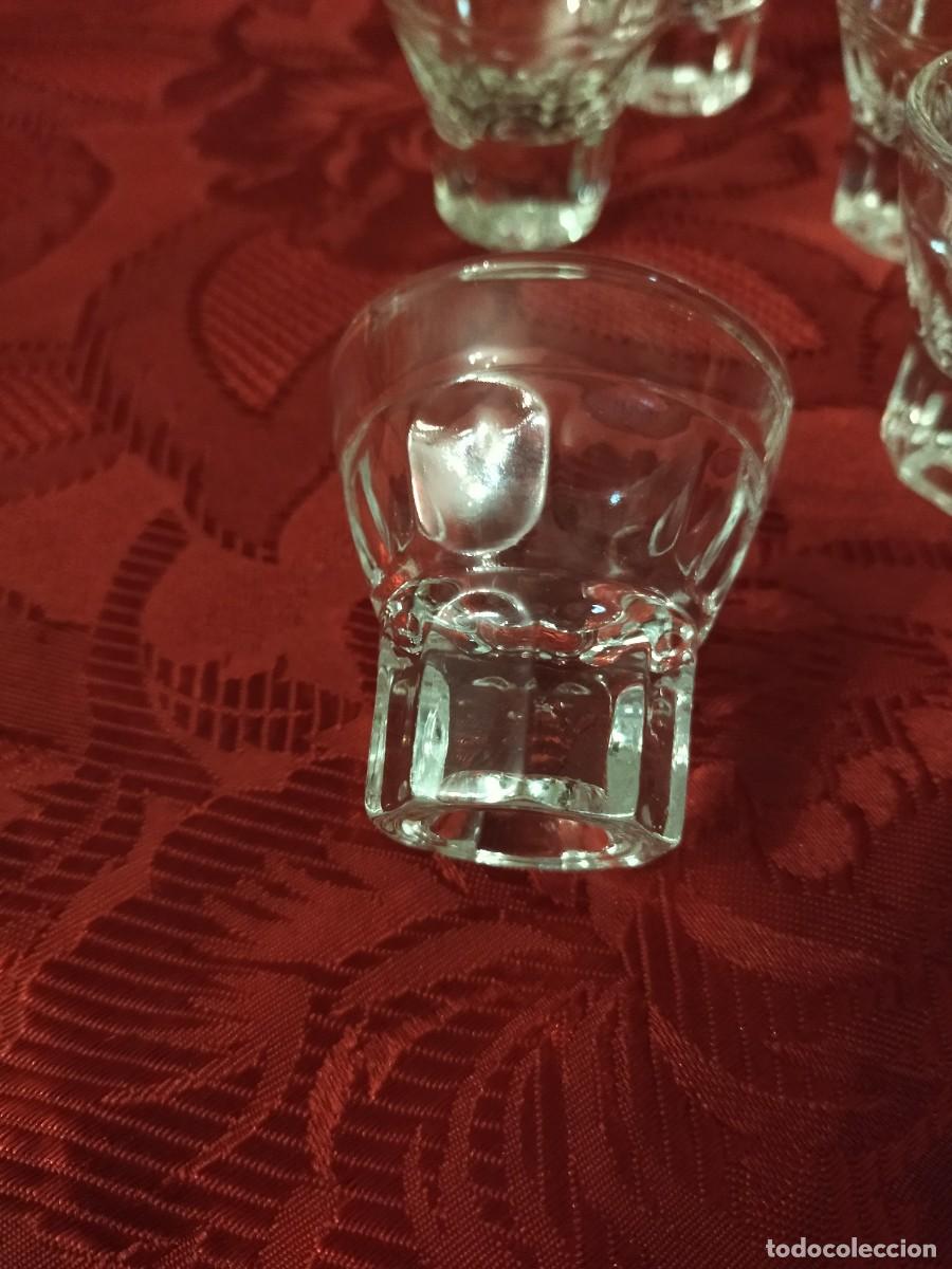 Antig&uuml;edades: Lote de 5 copas de licor de cristal con el pie macizo - Foto 7