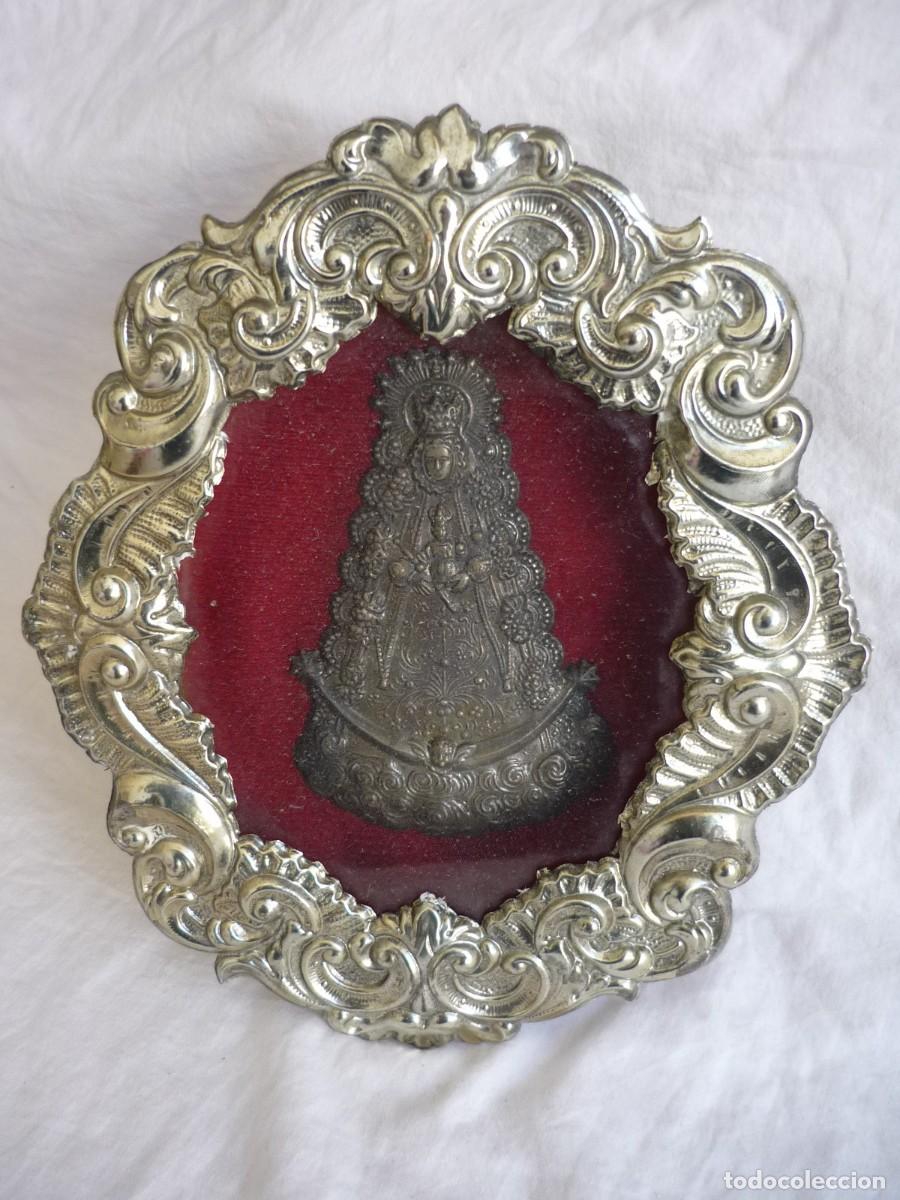 Antig&uuml;edades: Relicario capilla repujada de la Virgen del Roc&iacute;o - Foto 4