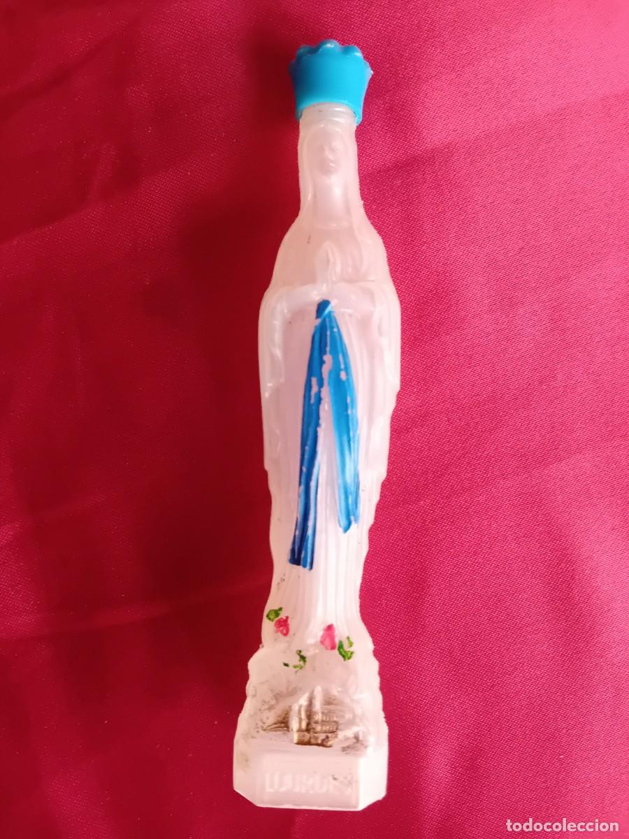 Antig&uuml;edades: Botella de pl&aacute;stico con la Virgen de Lourdes - Foto 1
