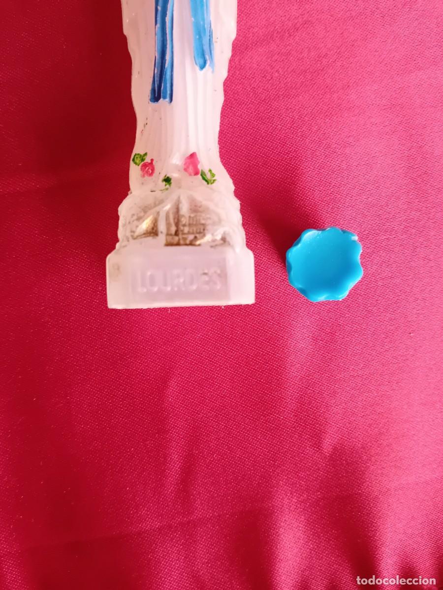Antig&uuml;edades: Botella de pl&aacute;stico con la Virgen de Lourdes - Foto 2