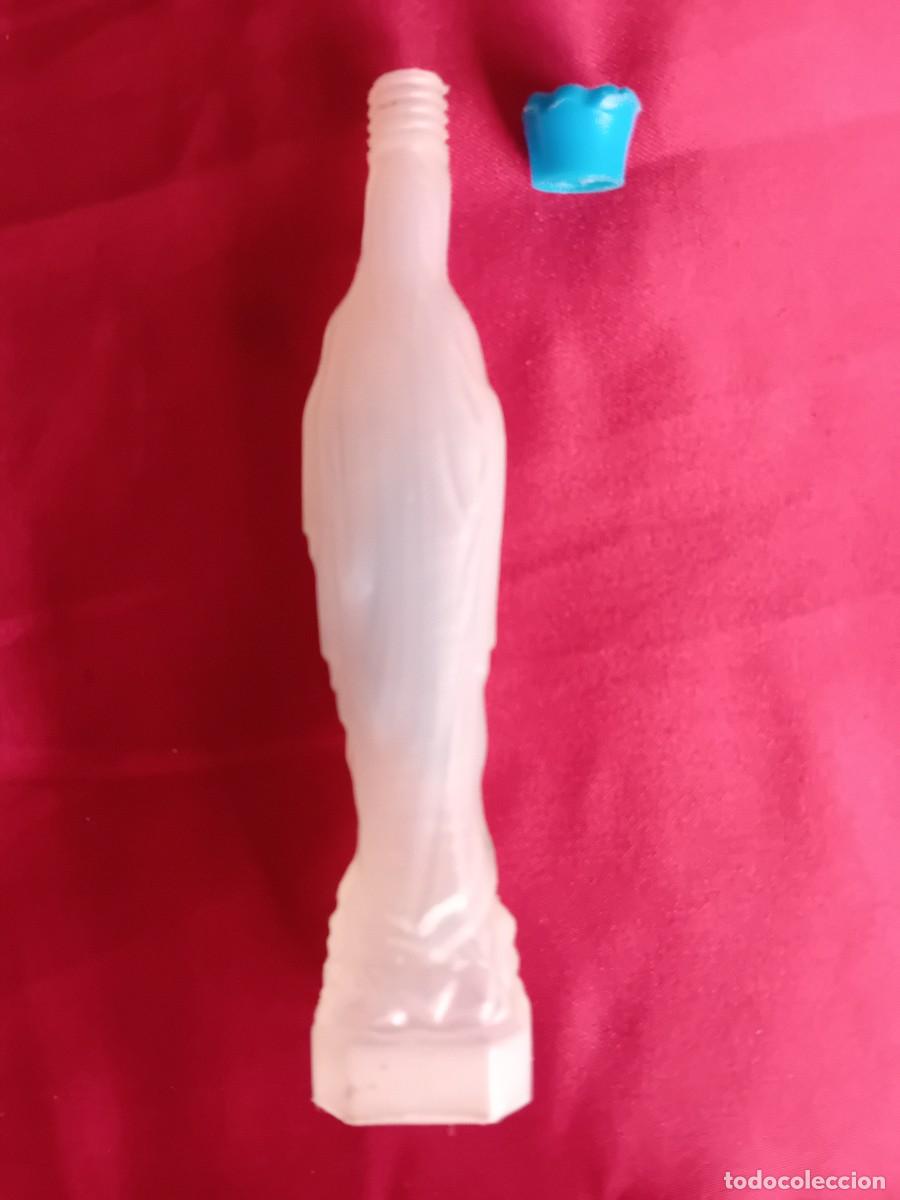 Antig&uuml;edades: Botella de pl&aacute;stico con la Virgen de Lourdes - Foto 3