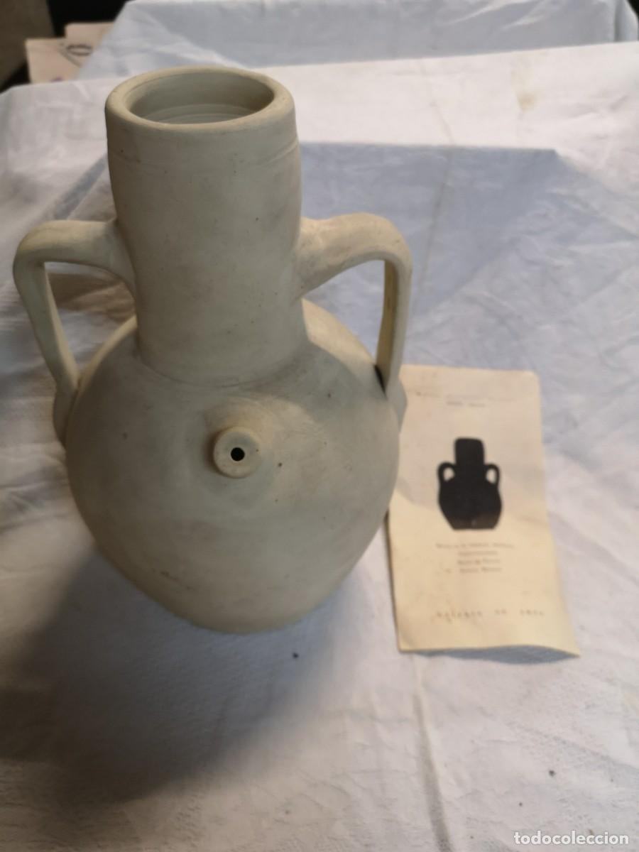 Antig&uuml;edades: Antiguo botijo de barro blanco de Agost - Foto 1