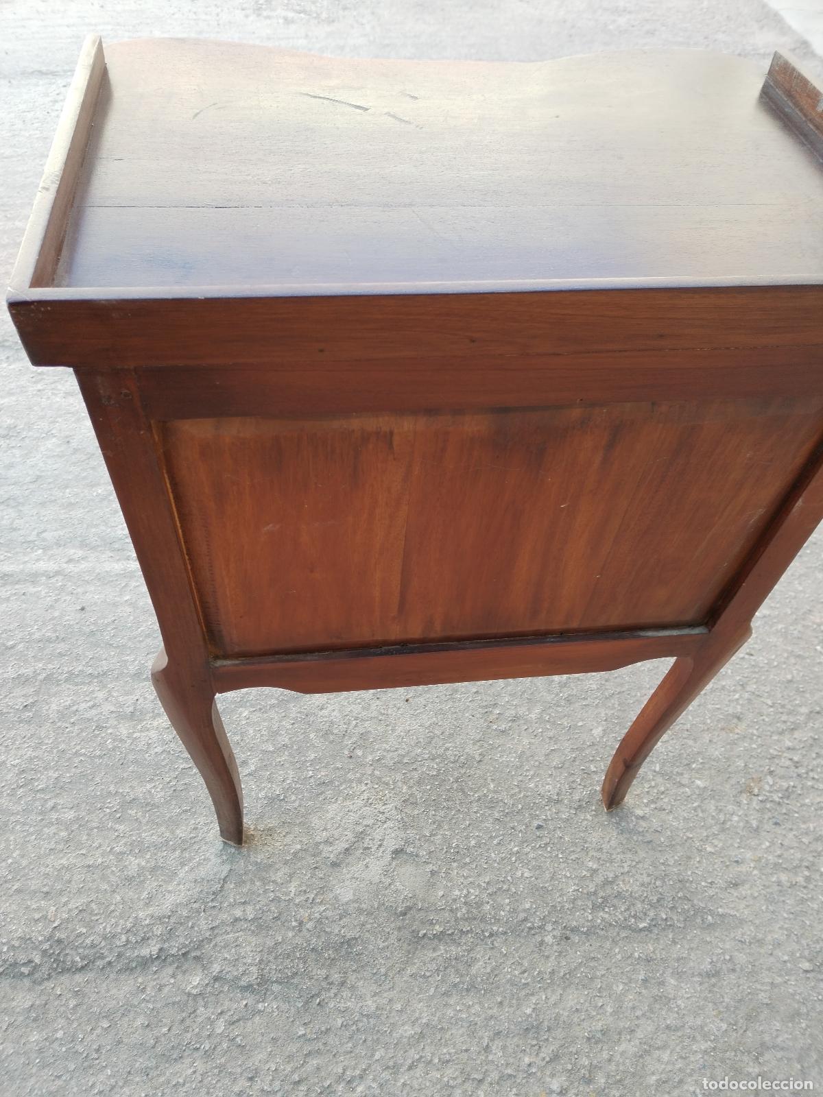 Antig&uuml;edades: mesa auxiliar de madera - Foto 2
