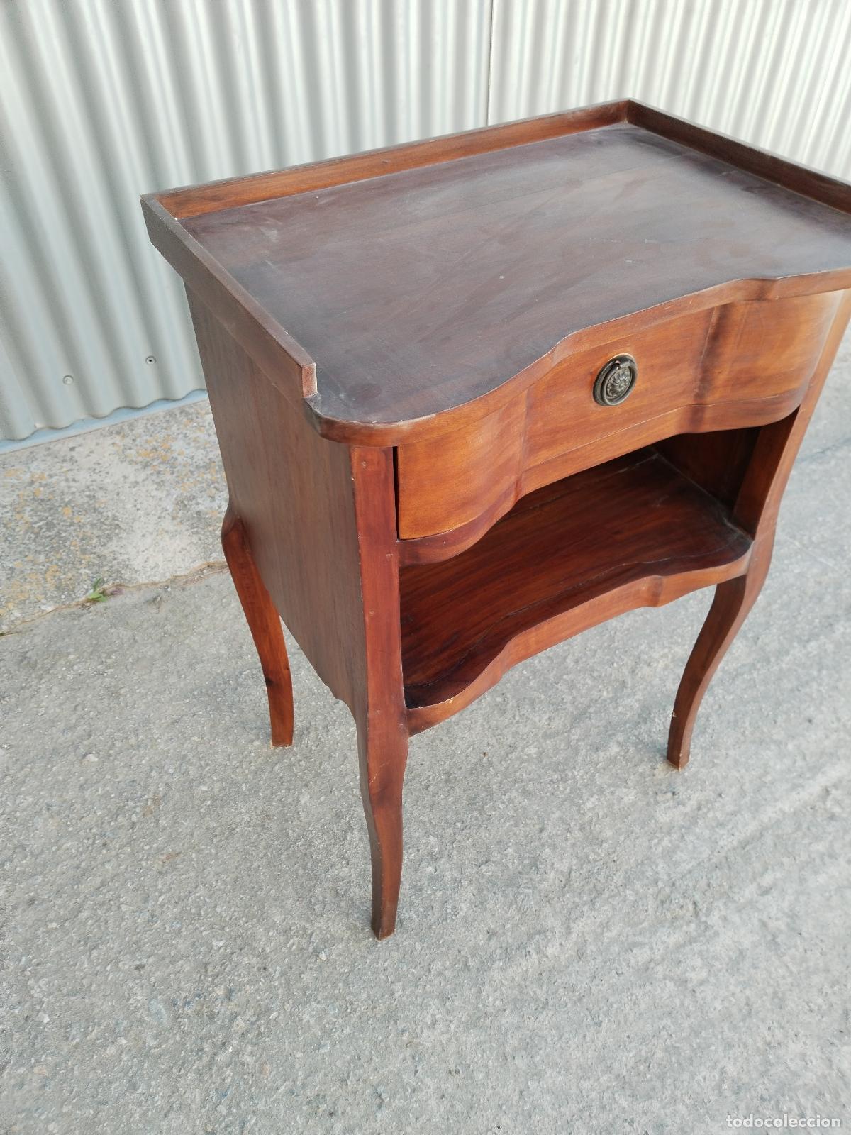 Antig&uuml;edades: mesa auxiliar de madera - Foto 5