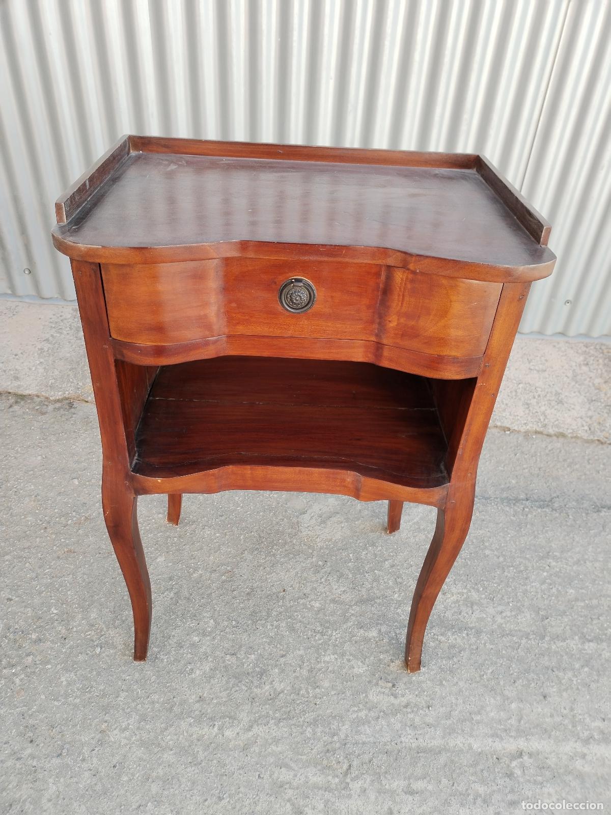 Antig&uuml;edades: mesa auxiliar de madera - Foto 6